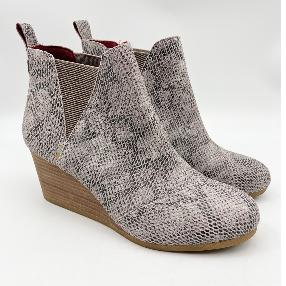 Toms Kelsey Wedge Cobblestone Snake Printed Suede